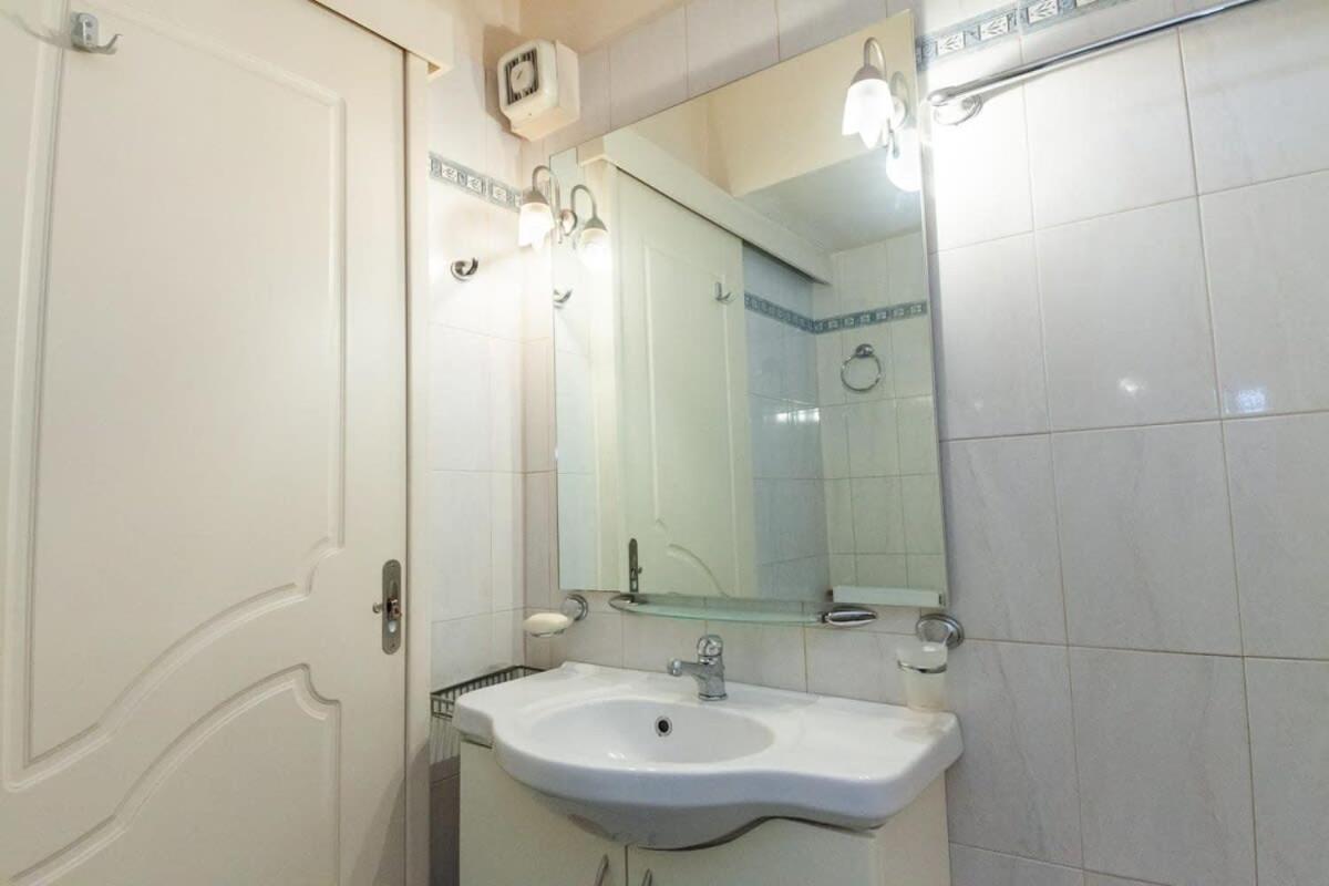 Scenic Balcony Apt In Vibrant Petralona Atena Exterior foto