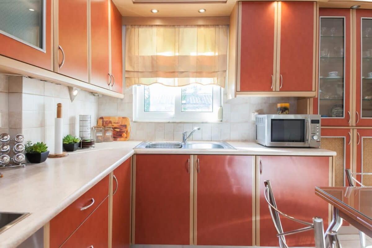 Scenic Balcony Apt In Vibrant Petralona Atena Exterior foto